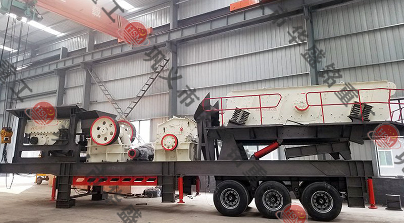 鄂式移動(dòng)破碎站發(fā)貨現(xiàn)場
